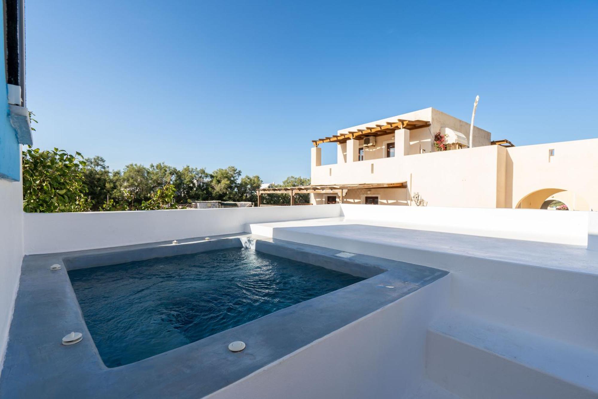 Kocis Apartment Monolithos (Santorini)